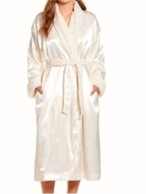 Giraffe at Home Cream/White Faux Fur Satin Plush Robe Size 1